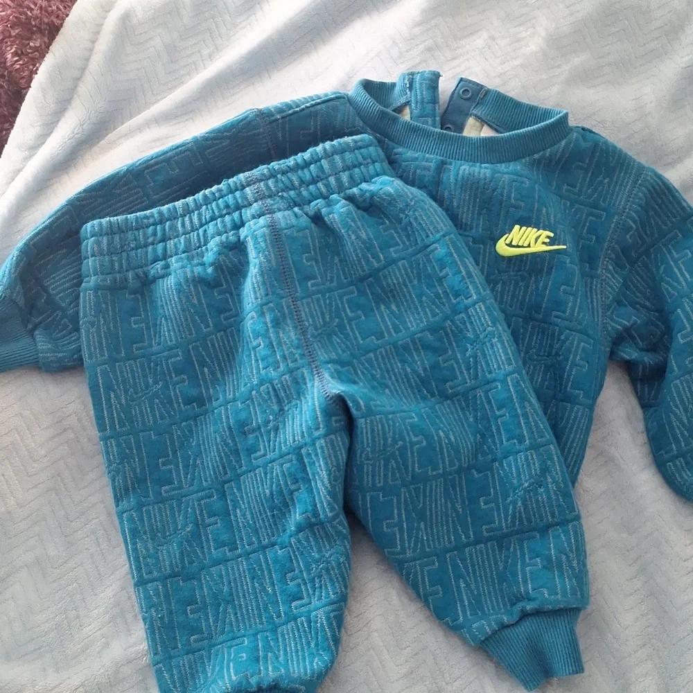 Nike toddler sweatshirt and joggers set, size 12 months, color blue